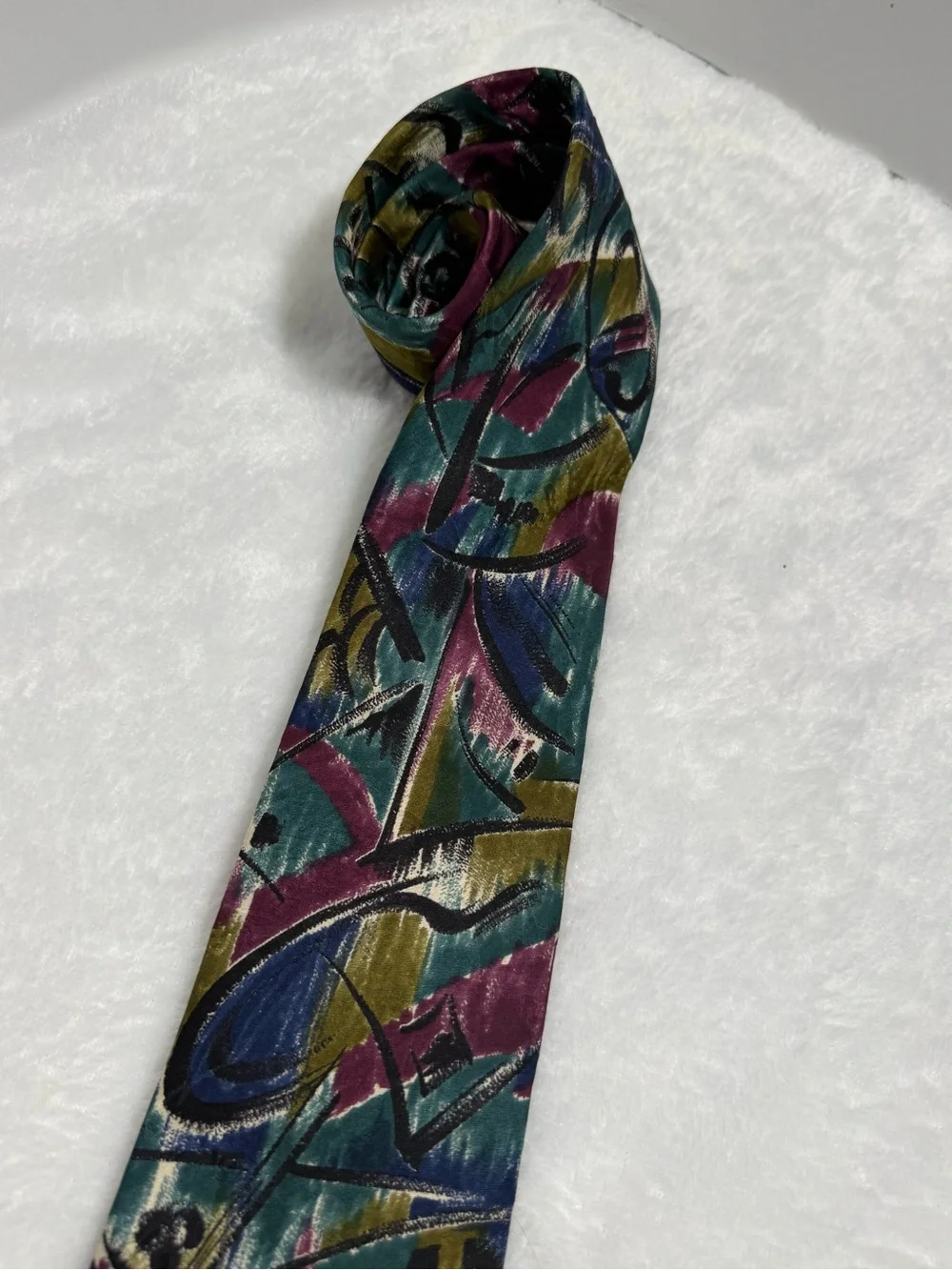 Harvé Benard Vintage 100% Silk Abstract Men’s Tie